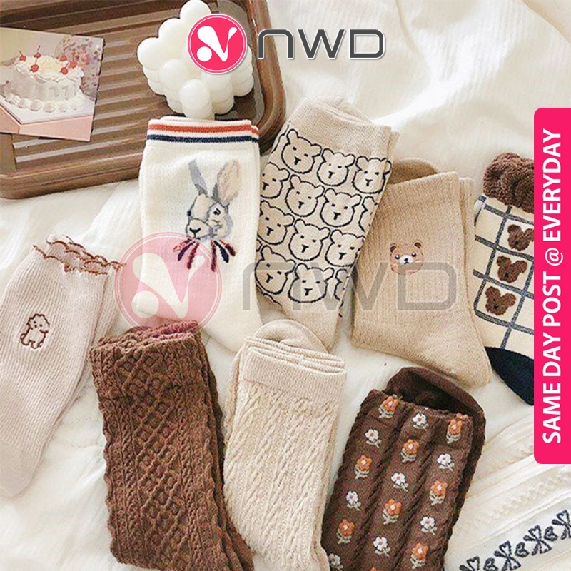 《 》Thick Vintage Socks Women Stocking Sandal Sneakers Shoes Middle Tube Sock Fashion Accessories Stokin 袜子