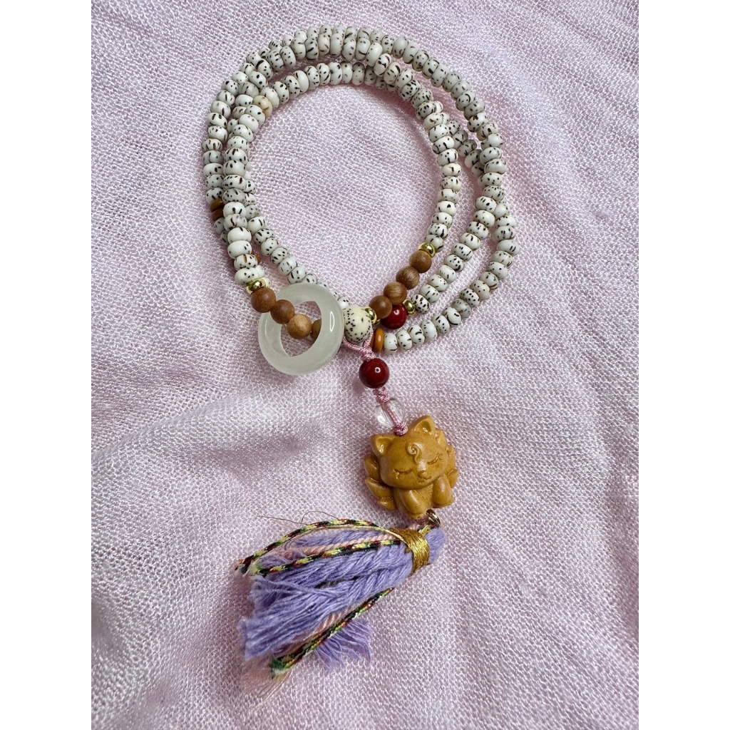 Crescent moon bodhi, Nine-tales Fox necklace Cedar car hanging ornament 新月菩提崖柏九尾狐吉祥智慧平静吊饰，车挂