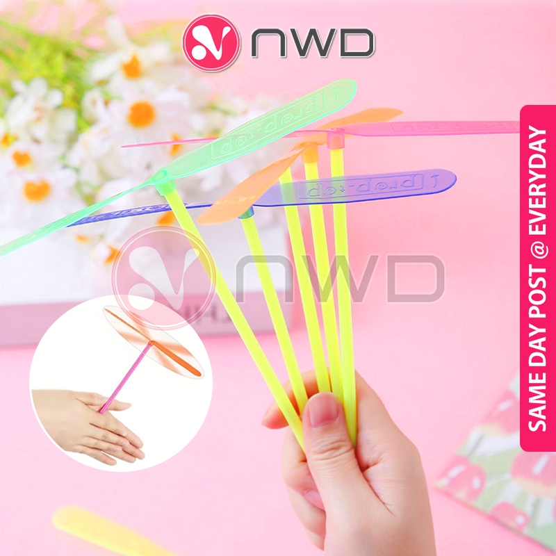 《 》 Hand Rubbing Bamboo Dragonfly Helicopter Flying Toys Mainan Kipas Terbang 竹蜻蜓 NWD
