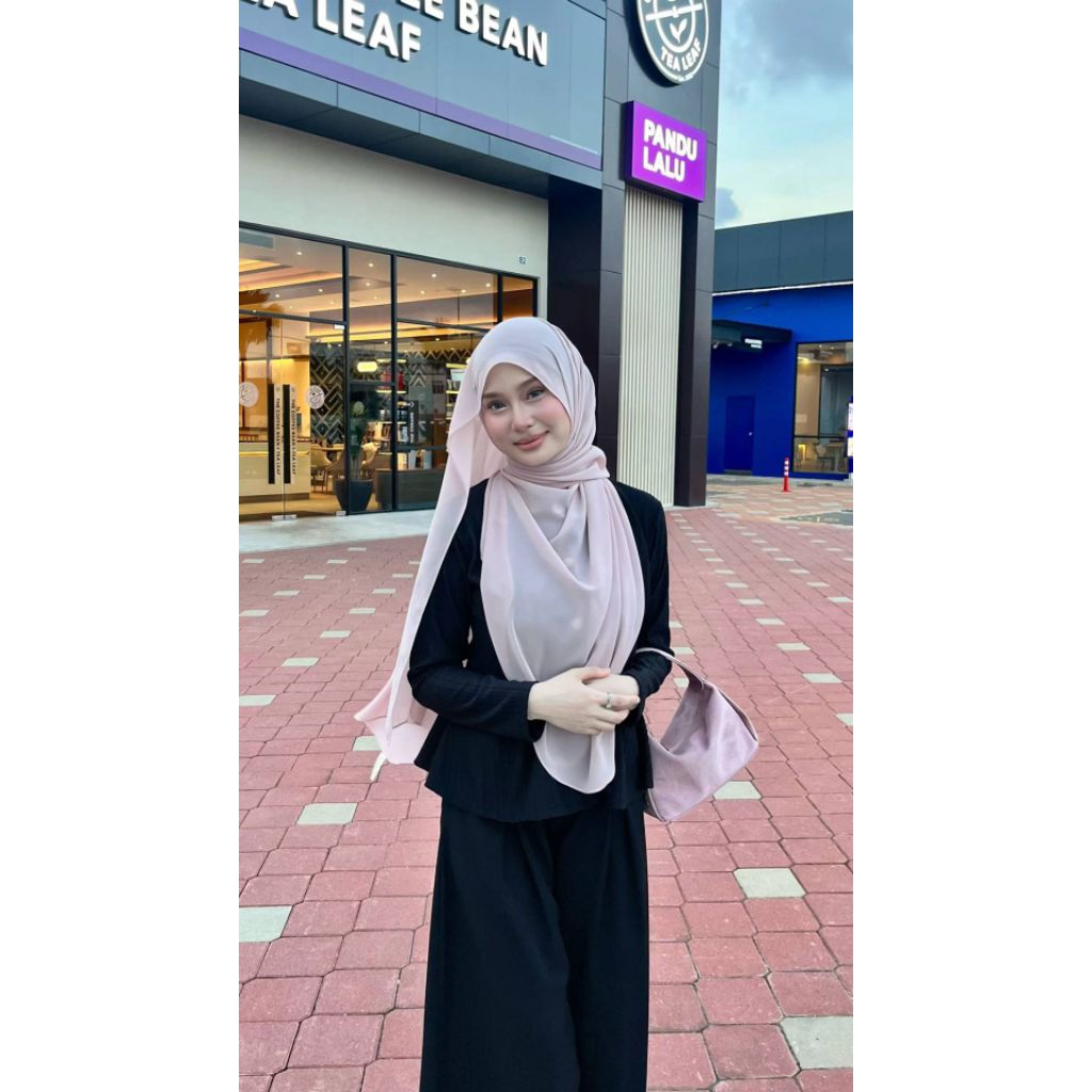 shawl NUR FAZEERA, kain jenis chiffon, dulu masih kici kici teringin nak pakai shawl cantik macam ni