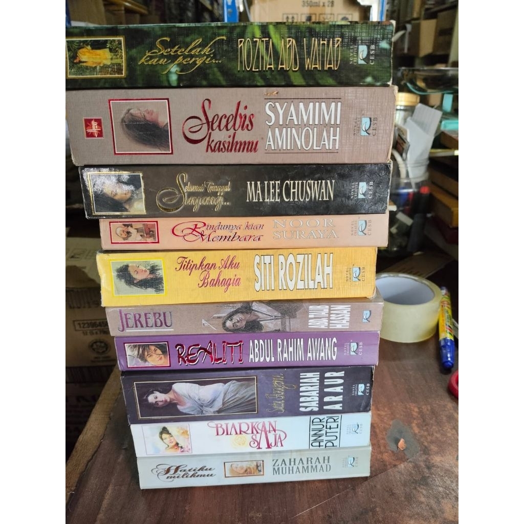 Kombo 10 buah novel Creative oleh 10 orang penulis tidak semestinya sama seperti gambar pilihan seller