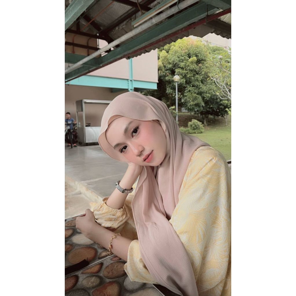 shawl NUR FAZEERA, kain jenis chiffon, dulu masih kici kici teringin nak pakai shawl cantik macam ni