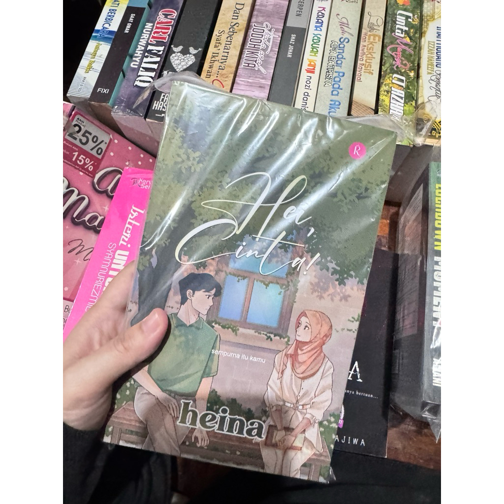 PRELOVED NOVEL HEI, cinta - HEINA