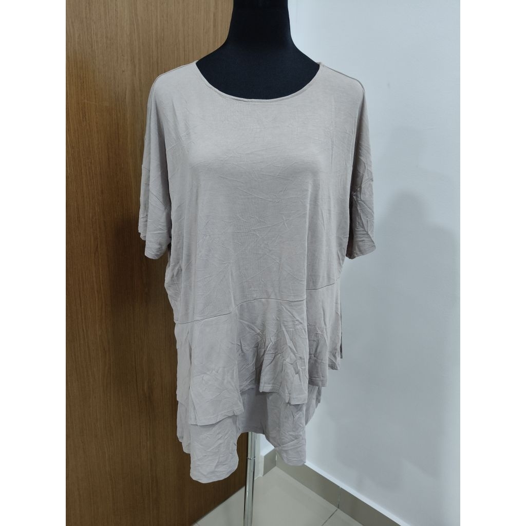 Chic & Sustainable: Preloved Plus Size T-Shirt - Unique Women's Fashion P27
