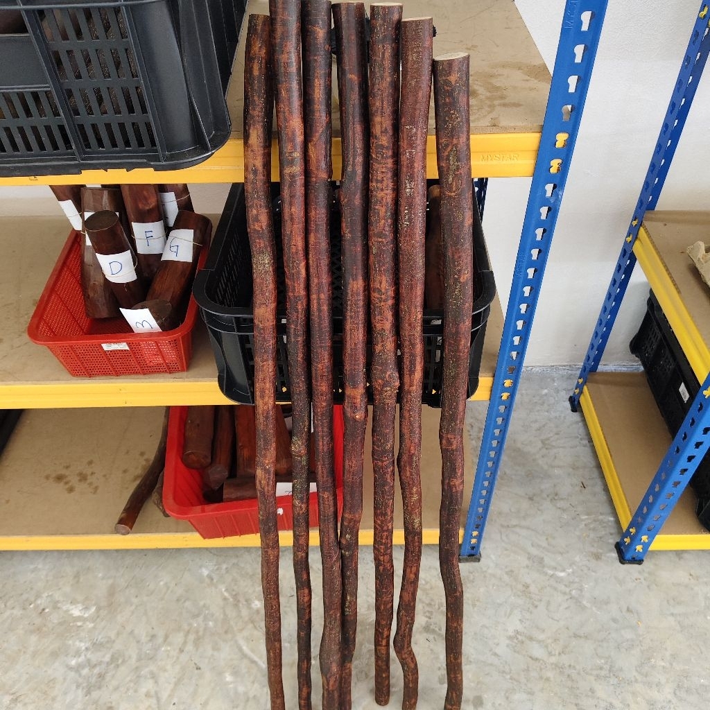 Tongkat Kayu Tas Merah | Hujan Panas (40 inci)