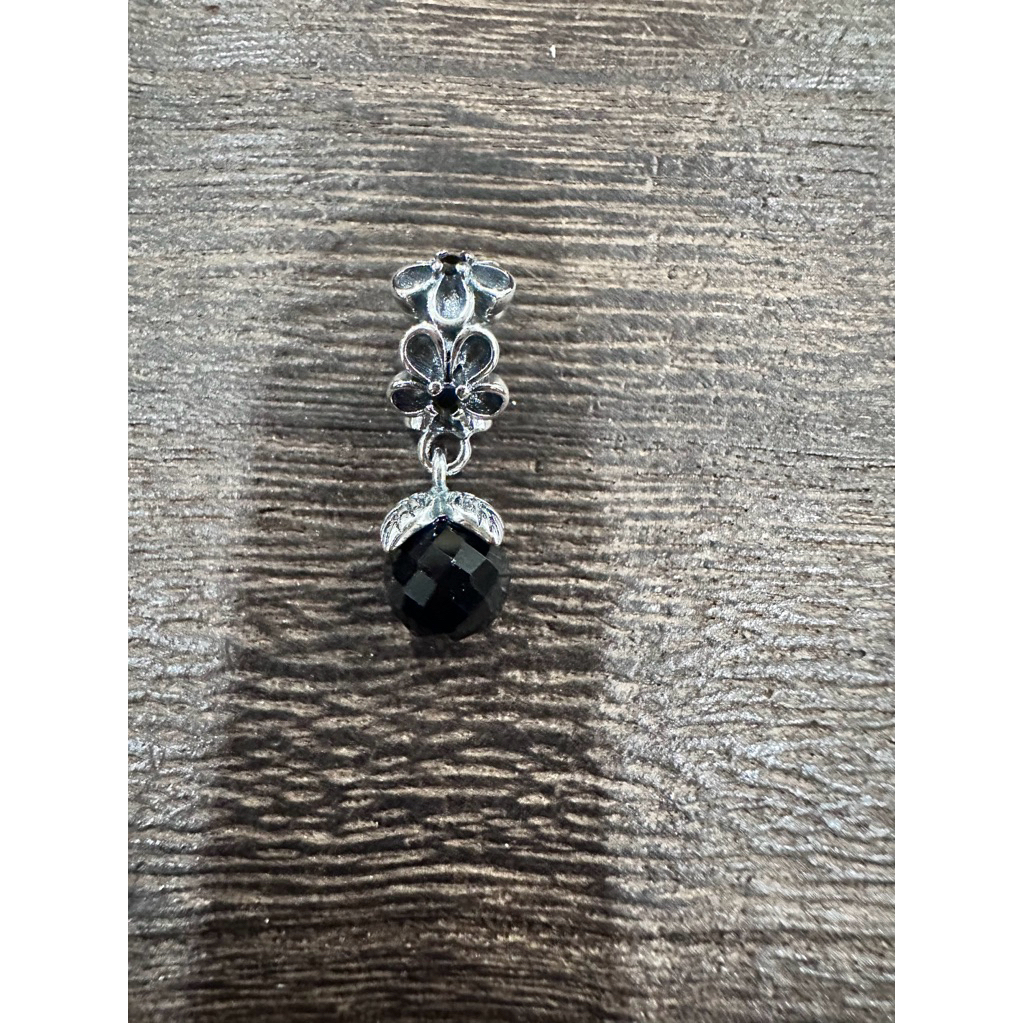 Dadamo branded 925 silver charm