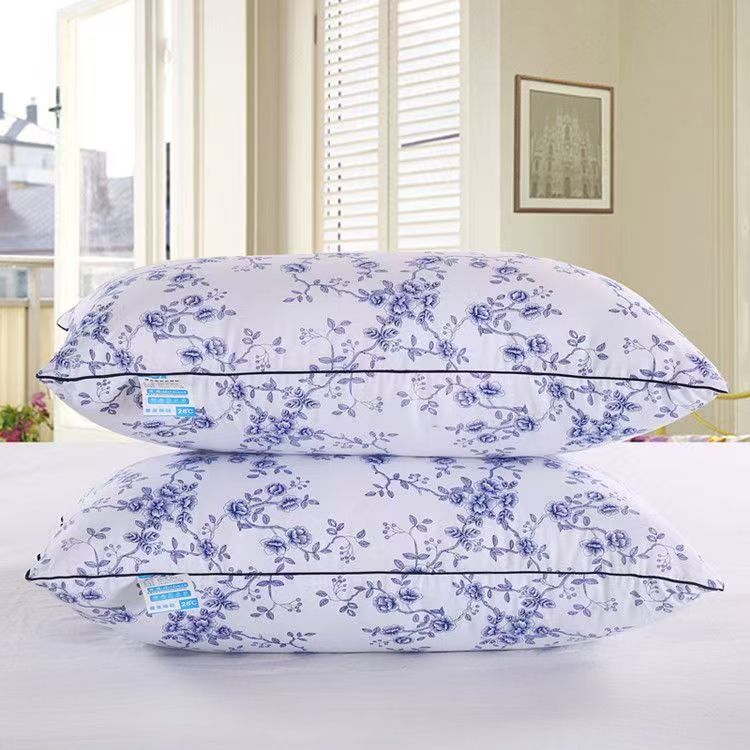 Blue‑and‑White Floral pillow hotel style pillow Corak Bunga Biru‑Putih Bantal gaya hotel sangat lembut.