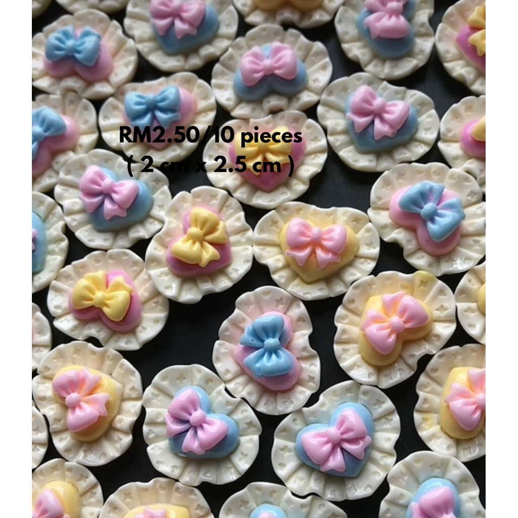 RM2.50/10 pieces : RS-874 - Resin - Love - Heart - Glossy - 2 cm x 2.4 cm