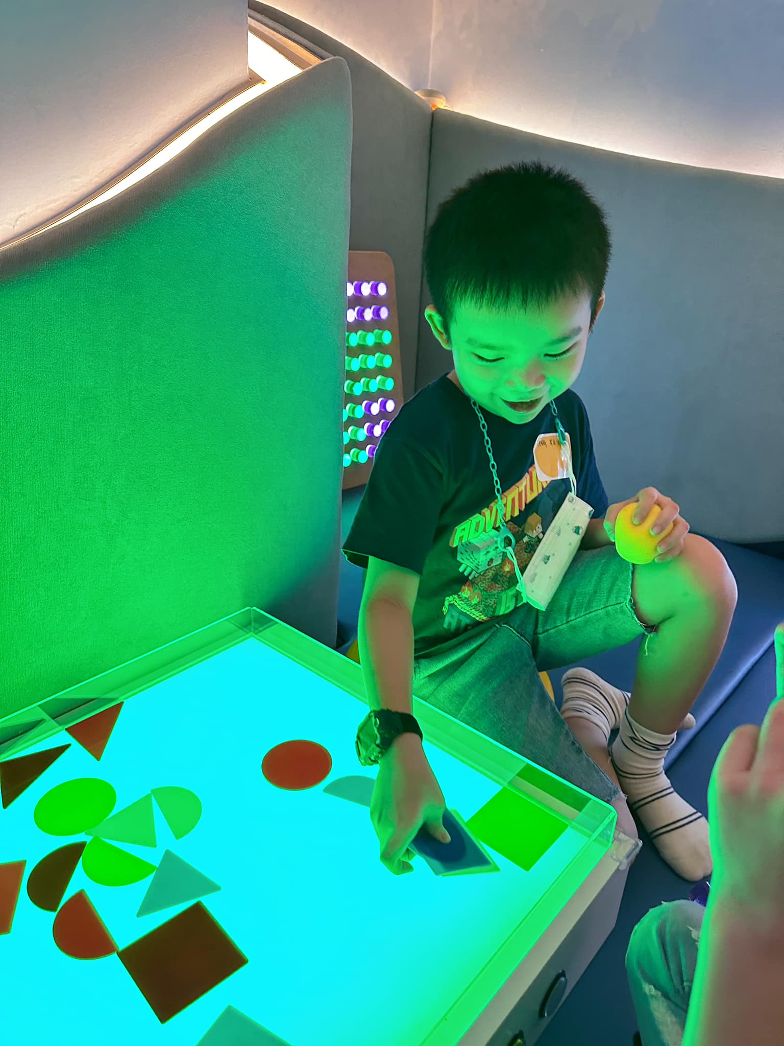 LED Light Table With Sand Tray And Accessories | NOZIG Sensory Calming ...