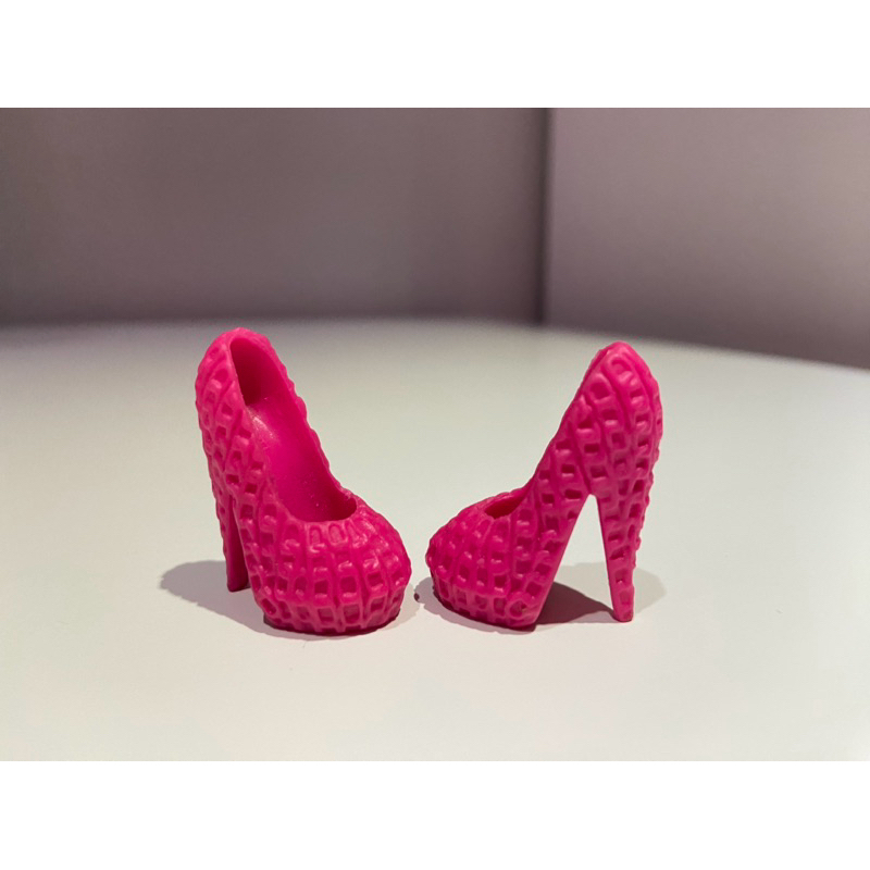 MONSTER HIGH PINK HEELS