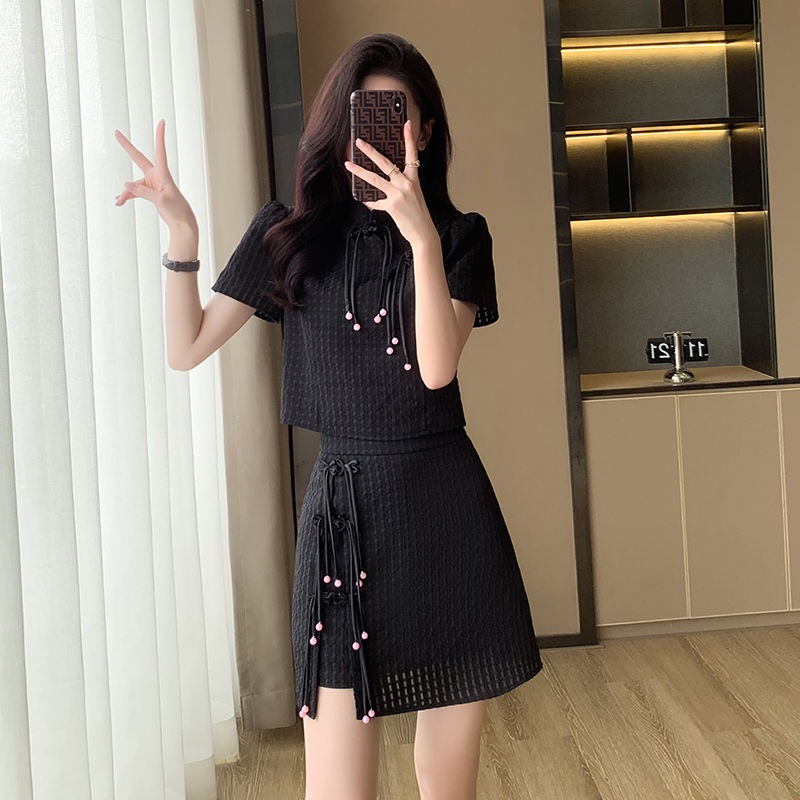 New Chinese style vogue suits female 2023 temperament black salt is a light ripe装新中式时尚套装女2023年气质黑色盐系轻熟两件套裙装23.8.5