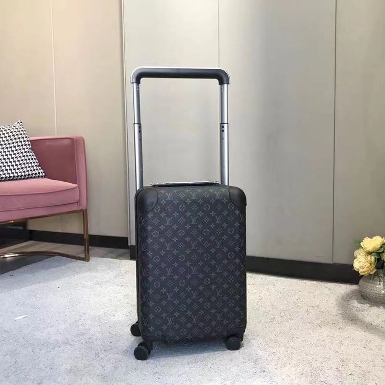 【April Accessories】Louis New Horizon Series Fashion Exquisite Luxury LOGO Print Multi color 21 inch Trolley Case suitcase。