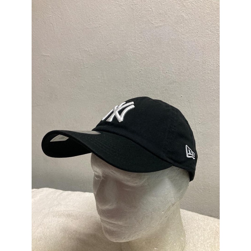 New Era Casual Classic NY Yankees White Logo Washed Black Cap