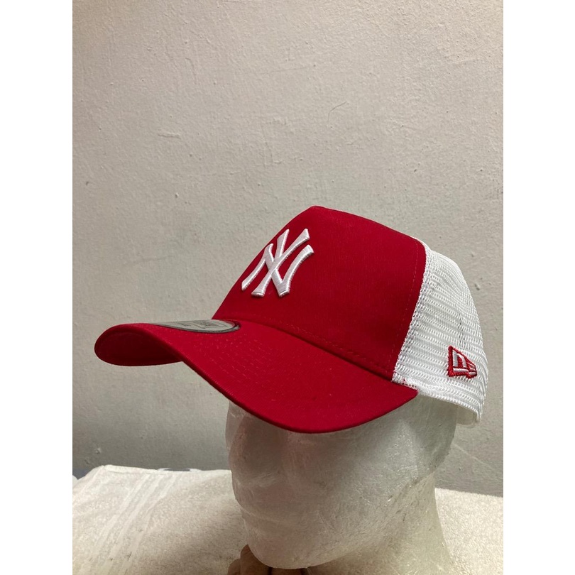 New Era Trucker NY Yankees Red White Cap White Logo