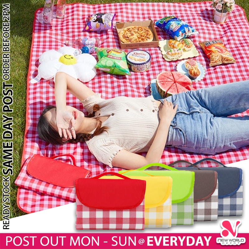 《 》Portable Waterproof Beach Picnic Foldable Cloth Mat Hand Carry Camping Outdoor Blanket Tikar Berkelah 野餐布