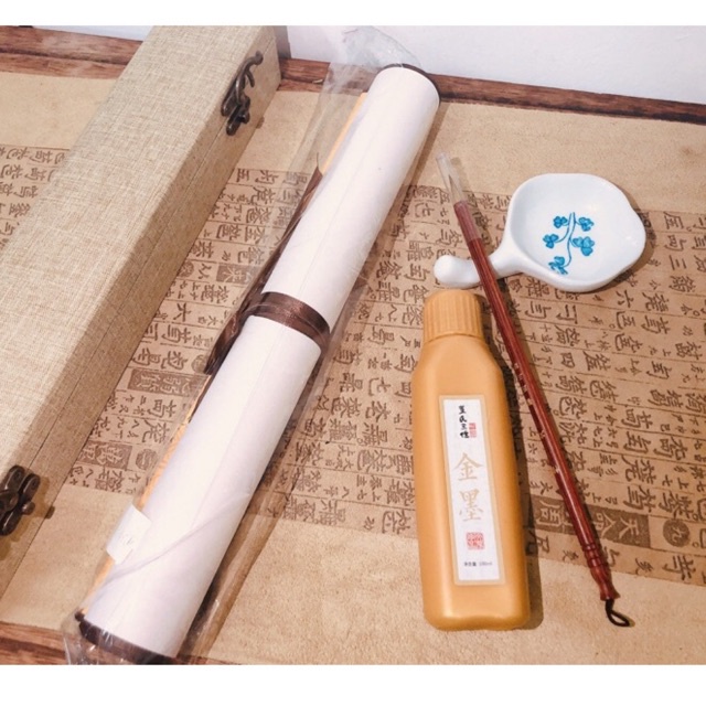 Set to practice writing Chinese characters to copy the four treasure office sutras