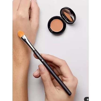 MAC 195 Concealer Brush Point concealer brush