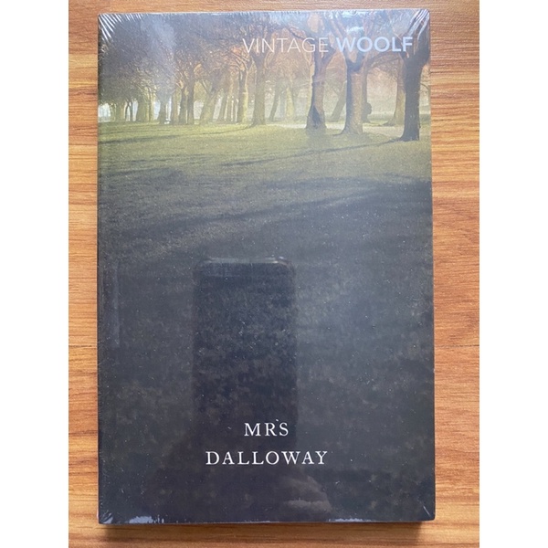 Mrs Dalloway by Virginia Woolf (Vintage Classics) (Feminism - British Literature - Classics)