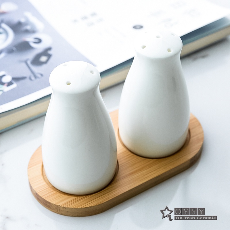 Porcelain salt and pepper shakers pure white fine bone china salt bottle pepper bottle 2 pieces porcelain salt pepper 1 pair salt & pepper shakers + wooden base