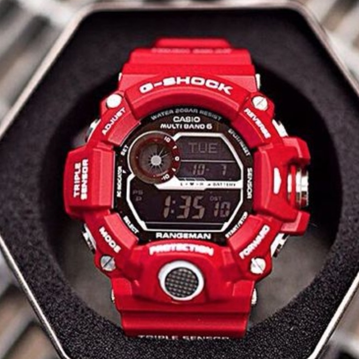 g-shock-rangeman-gw9400-red-rescue-compass-temperature-reading