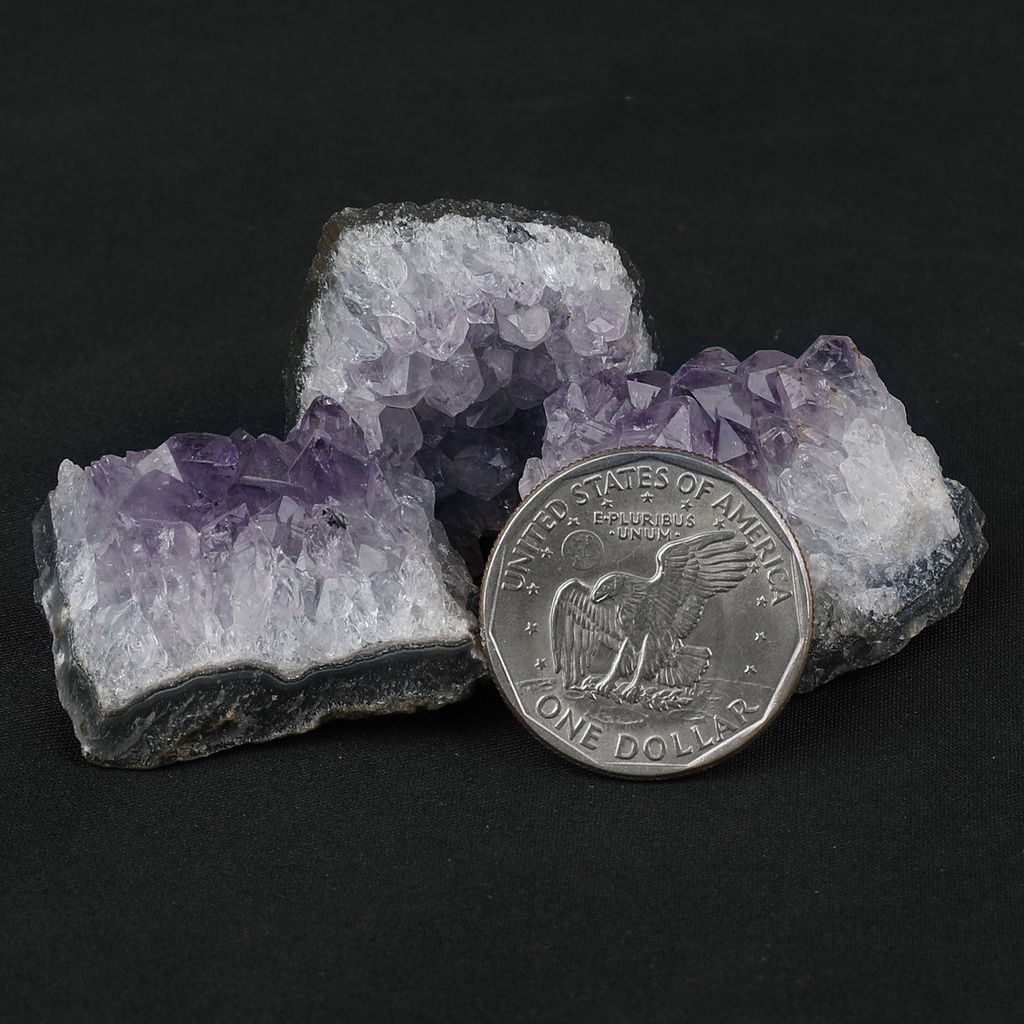 1 PCS 2.5-4CM Natural Amethyst Cluster Primordial Stone Irregularly Shaped Brazilian Amethyst Cluster Decoration Mineral Bare Stone Crafts Irregular Gemstones