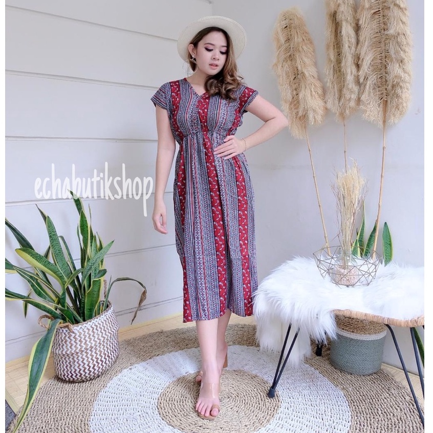 Manohara Bali Ethnic Daster 08 and Flowers