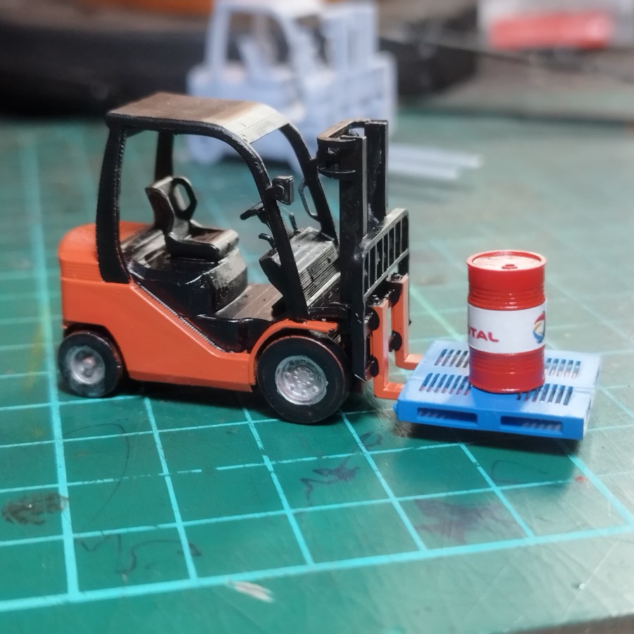 1/64 Scale OYO Forklift - Hotwheels Miniscale Diecast Diorama Accessories