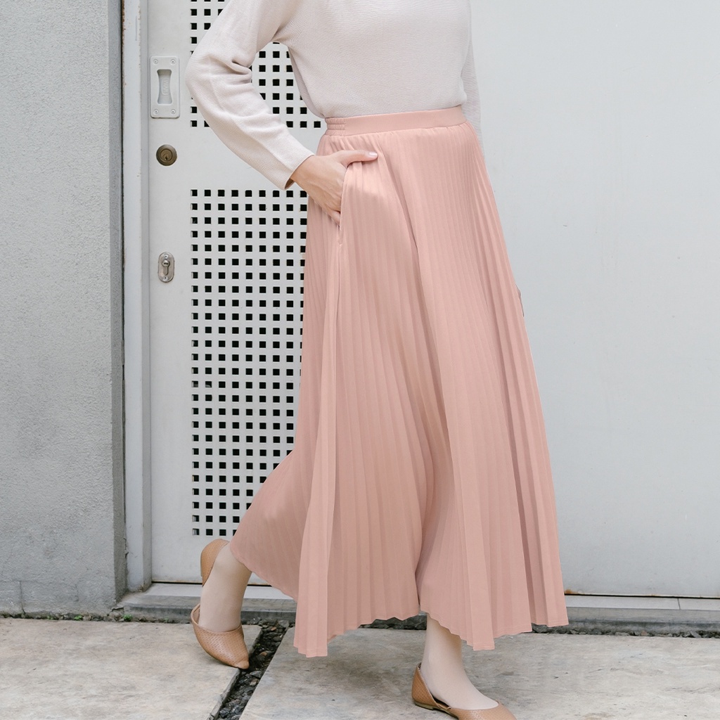 Quality Essential Calla Skirt by Rokgaliya | Scuba Reliable - Image 2