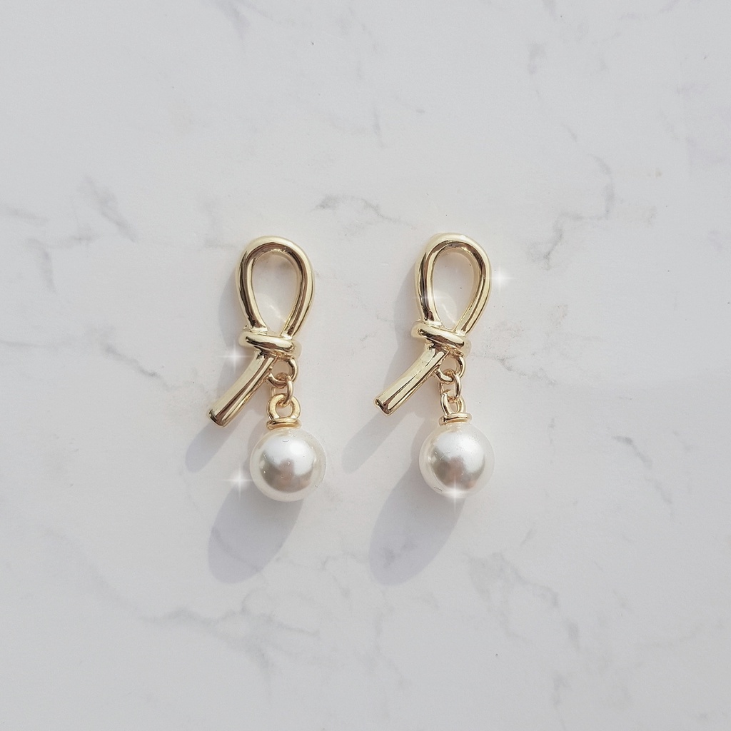 ♥ Korean Jewelry aimelbie ♥ Daily Gold Ribbon Earrings (SBS News Anchor Sumin Kim's earrings)