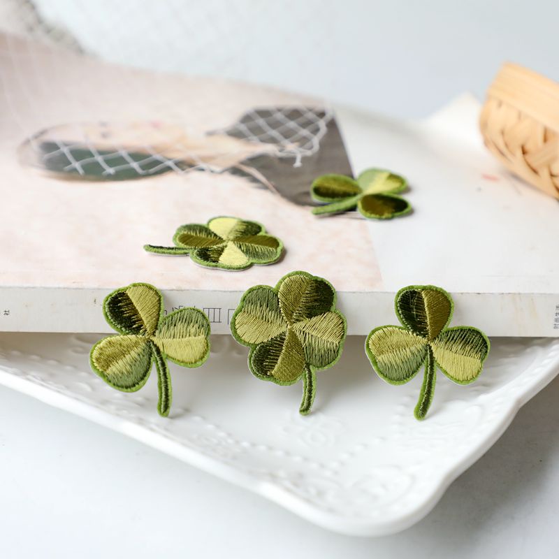 10Pcs/lot Green Clover Sticker For Clothes Thermo Badge Appliques Iron On Patch