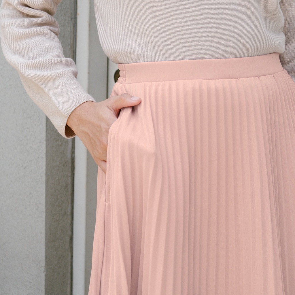 Quality Essential Calla Skirt by Rokgaliya | Scuba Reliable - Image 4