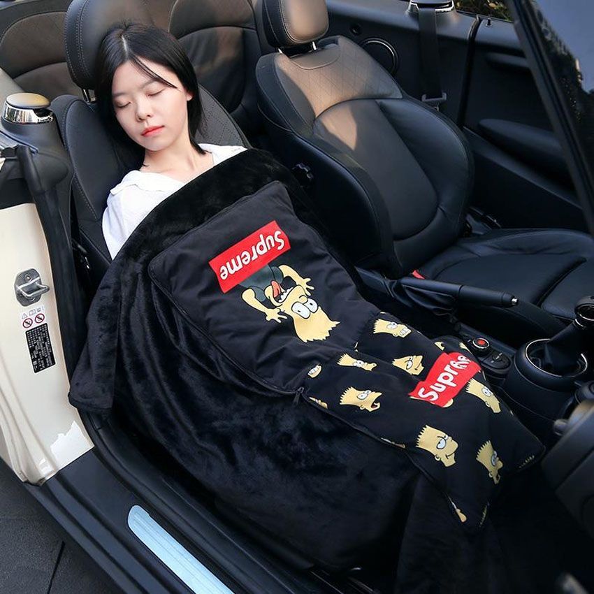 Saat ini, mobil barang-barang duduk di atas bantal dengan dua selimut dan selimut dengan AC bantal oleh bantal-bantal multifungsi yang disediakan oleh bantal-bantal yang berfungsi