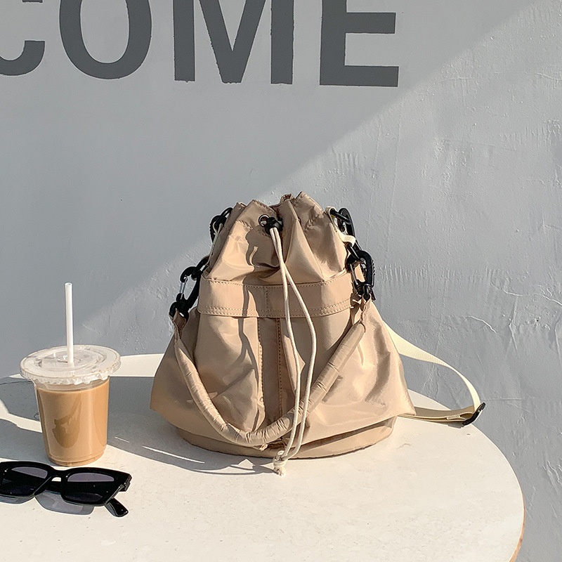 2023 New Style Unique Shoulder Bag Messenger Casual Drawstring Pleated Large Capacity Lightweight Handbag Nylon Bucket Fema