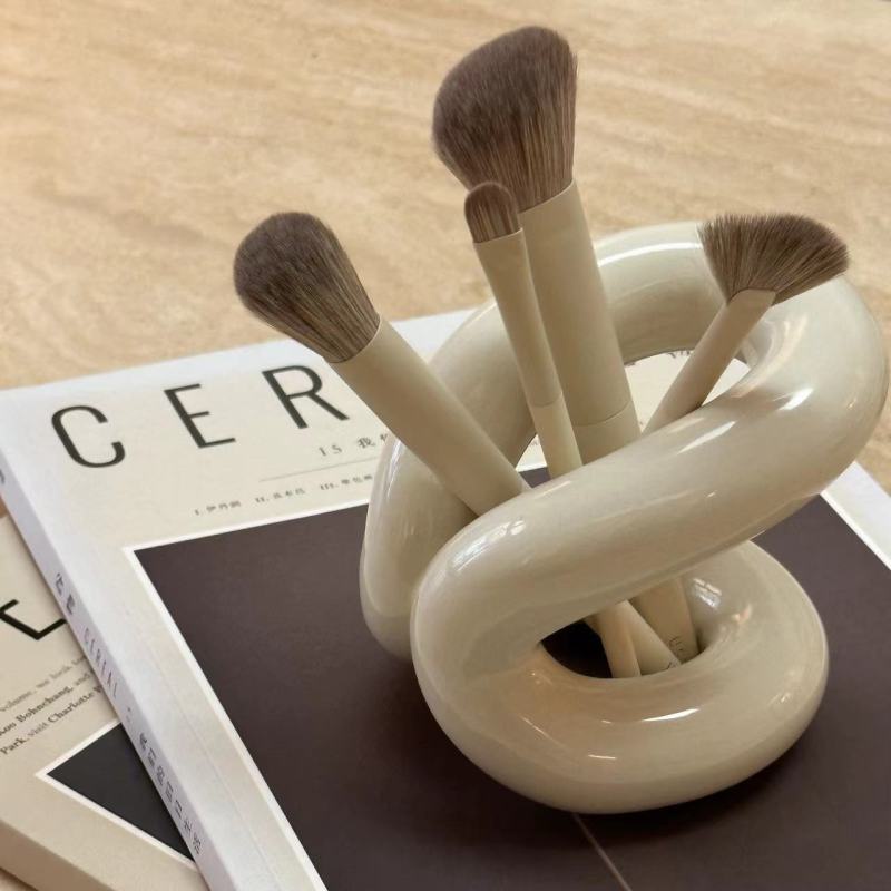 Creative Knot Ceramic Makeup Brush Holder Desktop Pen Toothbrush Shelf Toothpaste Storage Rack Home Art Decoration Ornament