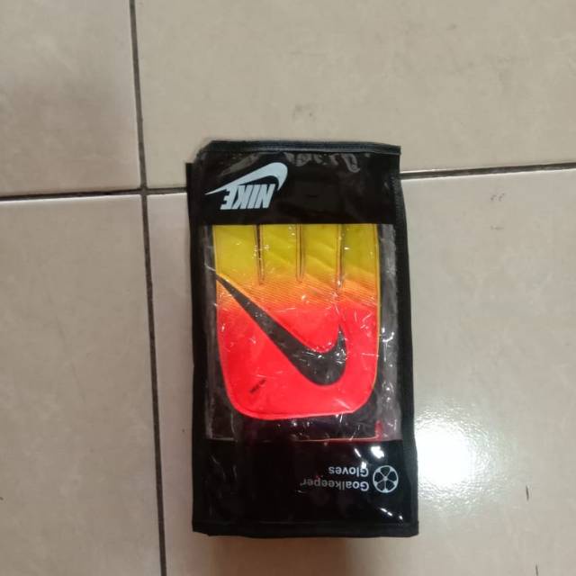 Durable Multi Child Goalkeeper Gloves (Random Color) Shipping - Image 2