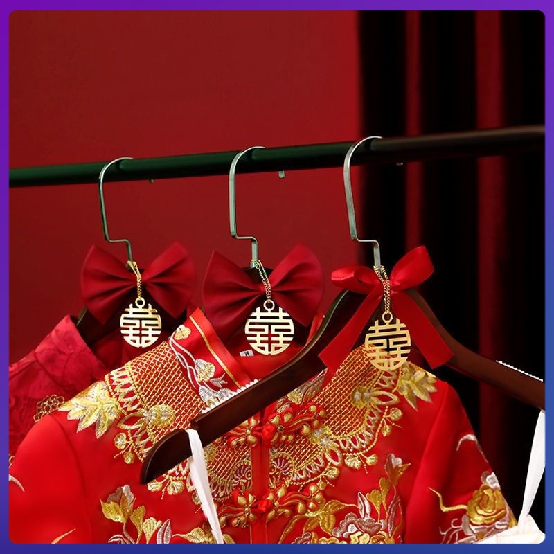 【 Spot Hot Sale 】 Solid Wood Clothes Hanger Clothing Store Wood Clothes Hanger Specially Used for Household Wedding, Non slip, Wide Shoulder, Children's and Women's Clothing Hanger【现货 热卖】实木衣架 服装店木质衣架 专用家用结婚防滑宽肩衣撑子儿童女装衣挂Wedding Hanger