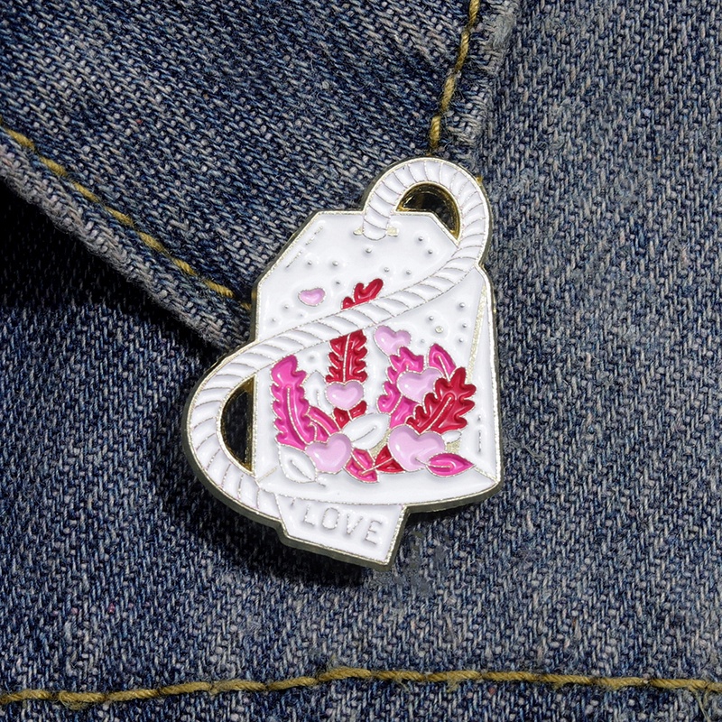 Cartoon Milk Box Enamel Pin Creative Pink Leaf Heart Design Brooches For Shirt Hat Lapel Metal Badges Jewelry Accessories Gift