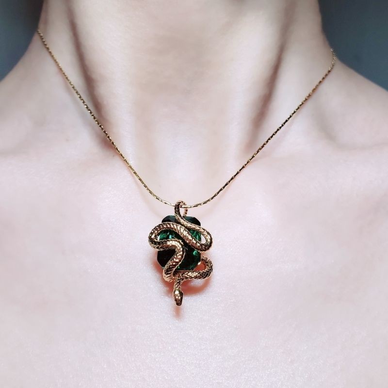 Spirit Snake Slytherin Snake Bone Chain Retro Magic Girl Necklace Pendant 18K Gold-filled Temperament Unique Inlay灵蛇斯莱新品 25.1.7