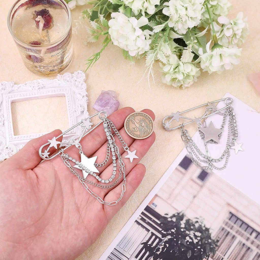 CHGCRAFT 4 Keping Pin Kerongsang Bintang Kerongsang Rantai Gantung Bintang Kerongsang Rumbai Bintang Kerongsang Aloi Kerongsang Berlian Buatan Kerongsang Rantai Keselamatan Kerongsang Bintang untuk Jaket Sweater Wanita Hiasan Pakaian NZN7
