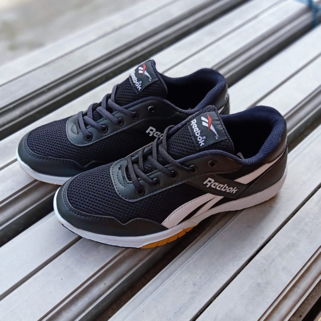 Sport Gym Kasut Badminton // Sneakers Shoes VR3 Sports Ainna Training Active