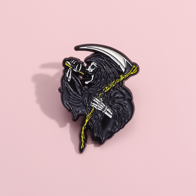 Death Sickle Skull Enamel Pin Brooches Punk Ghost Brooches Lapel Pins Badges Bleach Horror Movies Jewelry Gifts for Friends Fans