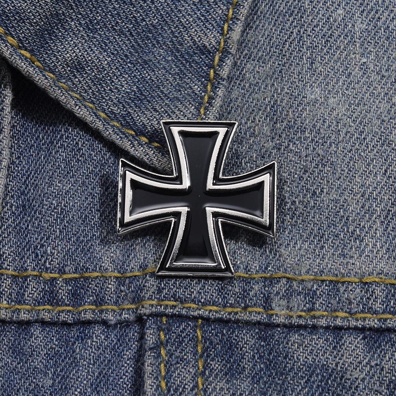 German Cross Traditional Military Spirit LOGO Enamel Brooch Black Glory Backpack Badge Clothing Accessories Gift Jewelry for Friends