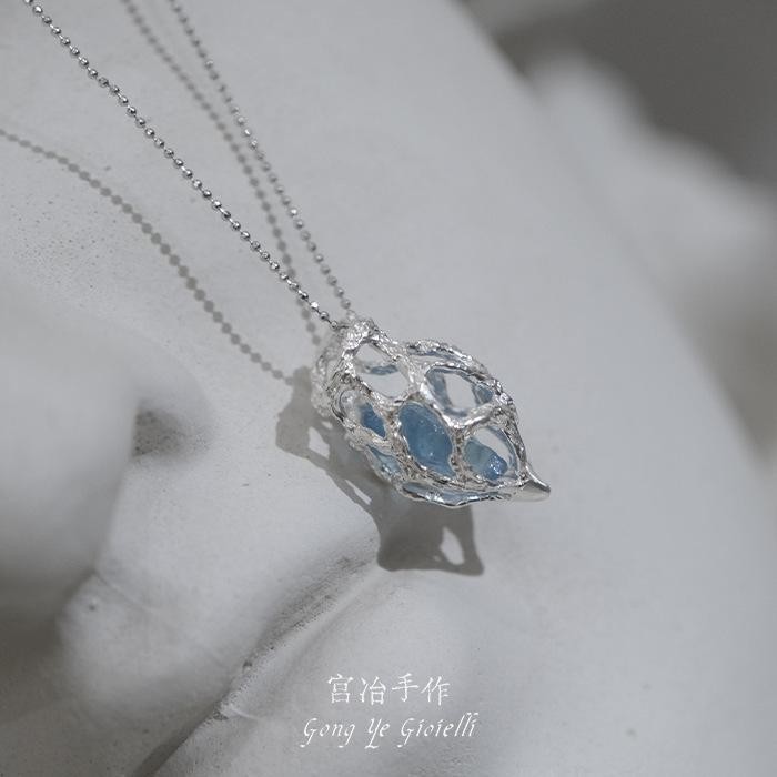 Blue Heart Ice Pendant Sea Blue Gemstone Necklace Women's All-match Niche Ethereal Blue Crystal Pendant Clavicle Chain