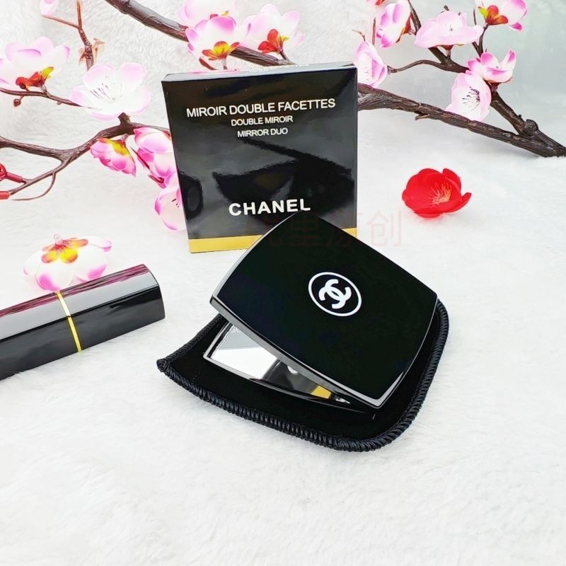Small Mirror High-End Feeling Celebrity Style Square Mini Travel Portable Small Mirror Fashion Folding Makeup Mirror Ready stock New Style20240402