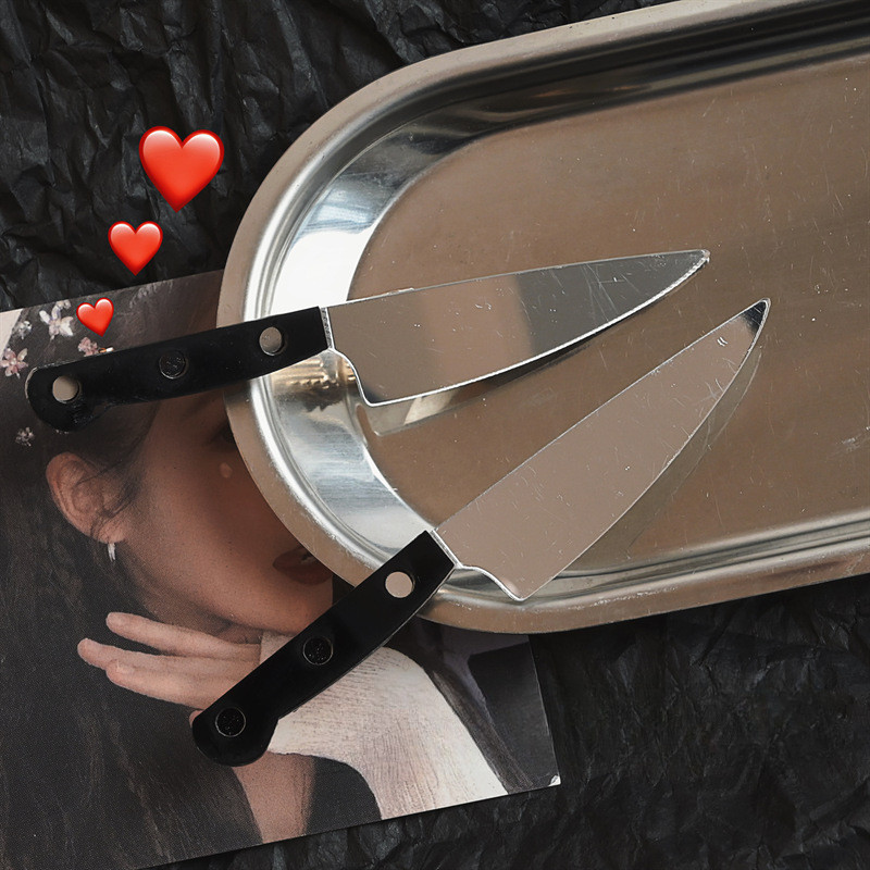 Funny and Fun Simulation Knife Hair Clip with Broken Side Hair, Bangs Clip, Headwear, Creative and Personalized Photo Props, Hair Clip for Women