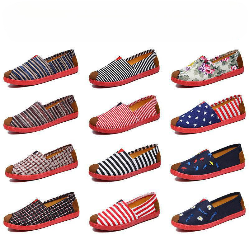kasut perempuan Kasut Kain Beijing Lama Musim Bunga dan Musim Gugur untuk Wanita, Tapak Lembut Slip-On Bernafas Serbaguna Kasut Malas Rata Kasut Kerja Kasut Ibu 009 KPKT