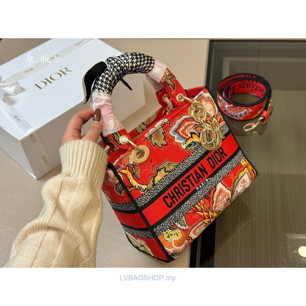 H I G Q U A L T Y Folding Box 
 S i z e 2 4 * 0 c m Embroidered Diana Bag Modern Casual Broadband