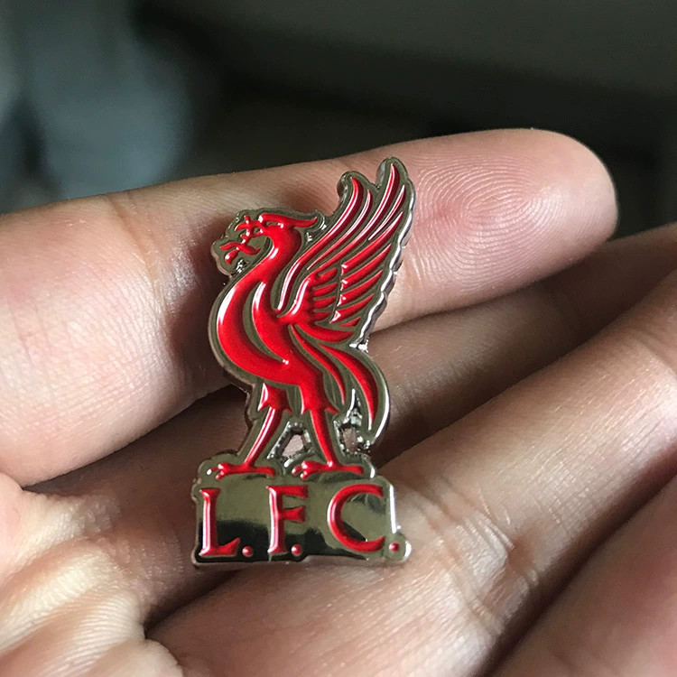 Chelsea Liverpool Manchester United Barcelona Metal Badge Football Team Club Logo Sign Emblem for Soccer Fans Chest Pin Brooches