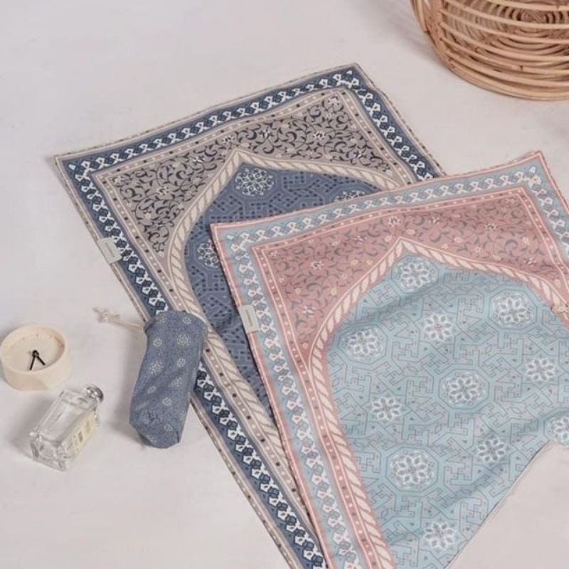 IL - PRACTICAL TRAVEL PRAYER RUGS / TRAVELING PRAYER RUGS POUCH SOUVENIRS UMROH HAJI ACC