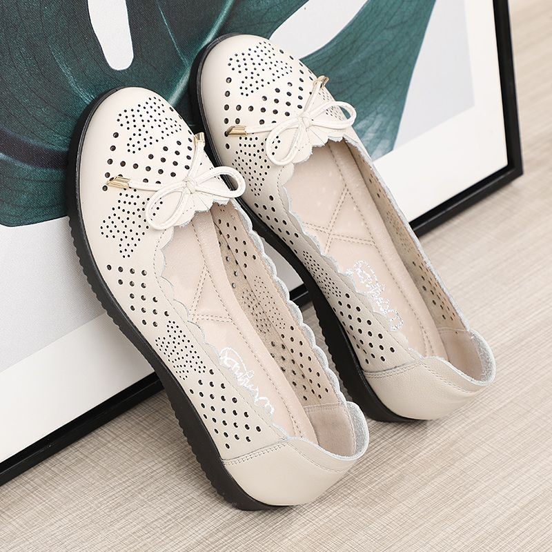 Baotou Mother Shoes Soft-Soled Genuine Leather Sandals Women Middle-Aged Elderly Comfortable Elderly Shoes Hollow Hollow Leather Shoes Flat Baotou Mother Shoes Soft-Soled Genuine Leather Sandals Women Middle-Aged Elderly Comfort